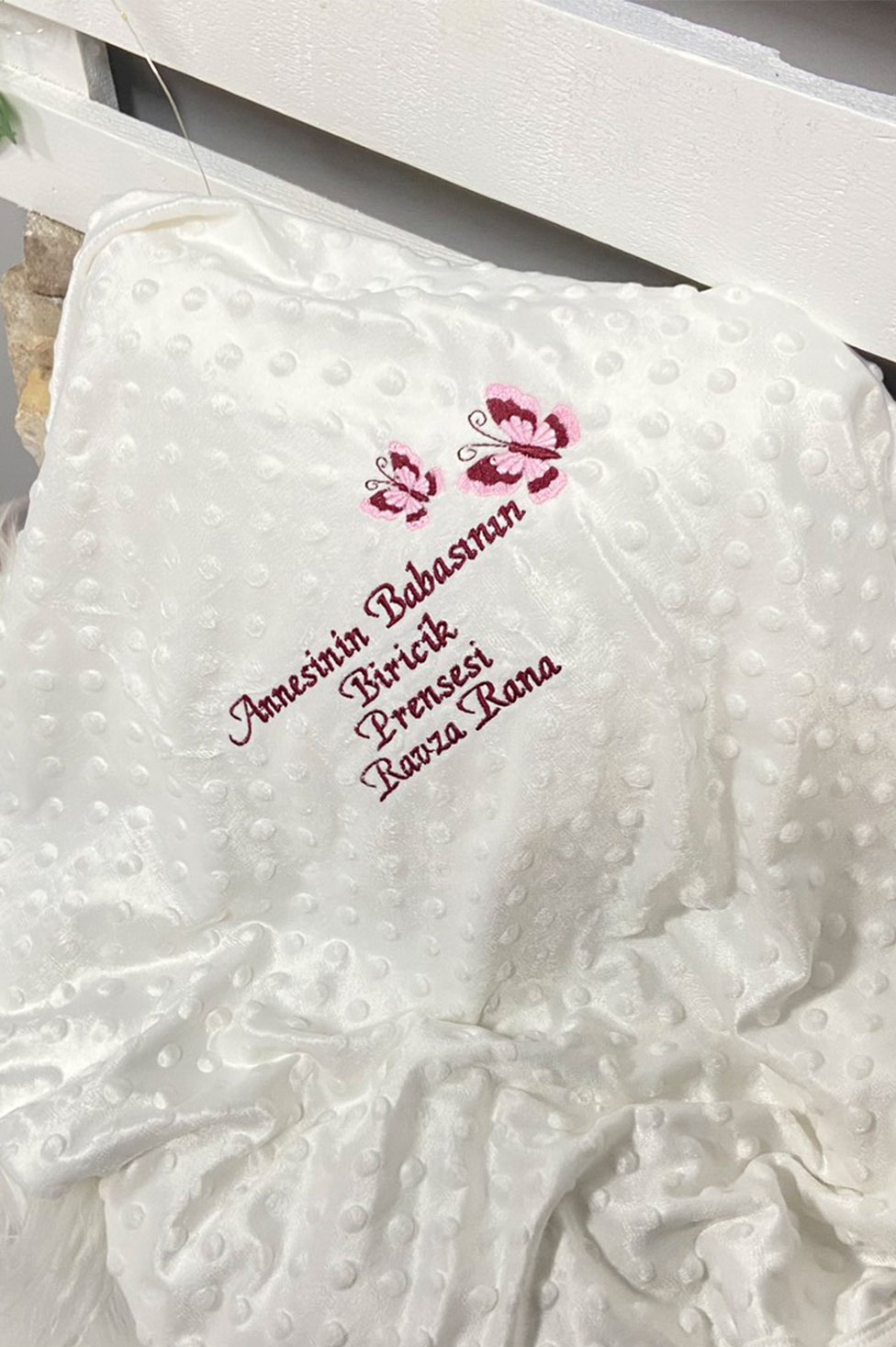 Kelebek Motifli ve Özel Yazılı Bebek Battaniyesi