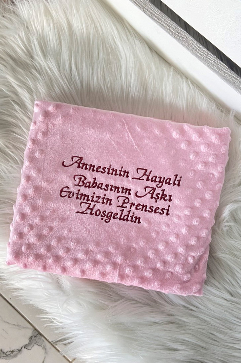 Pembe Renkli ve Özel Yazılı Bebek Battaniyesi