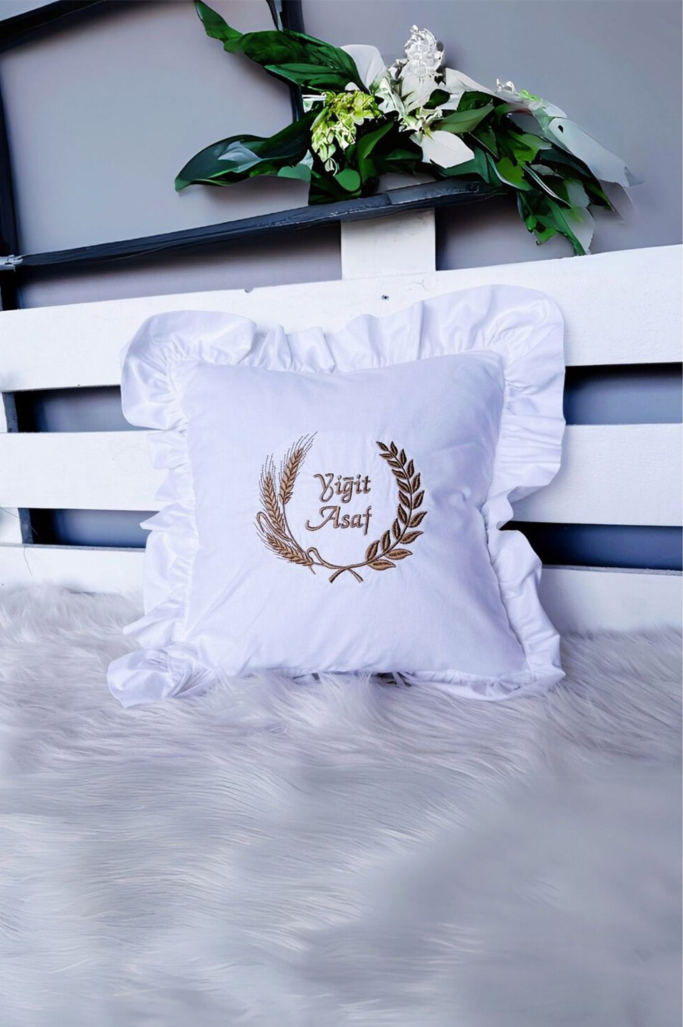 Burçak Motifli Özel Tasarım Bebek Yastığı