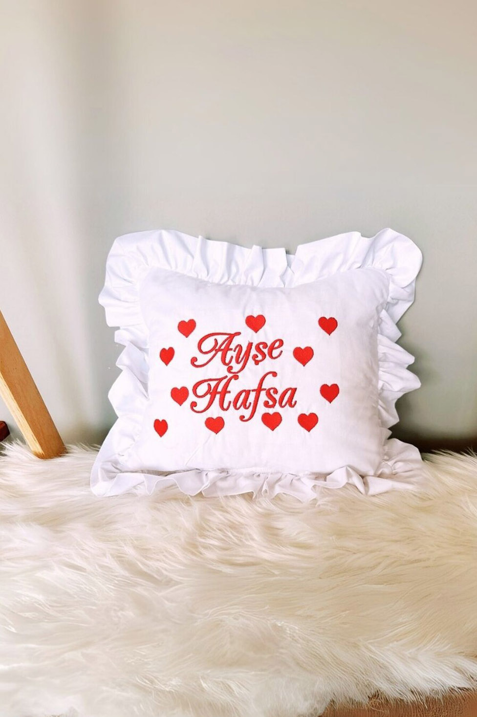 Kalpli Motifli Özel Tasarım Bebek Yastığı